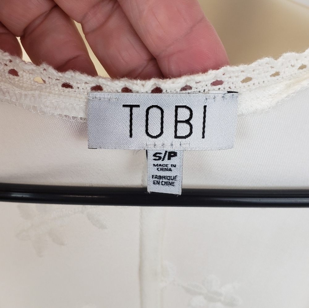 Tobi White Romper eyelet v-neck scallop edges size small - Picture 8 of 11